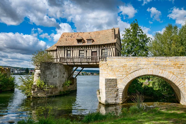 Starý Roubený Vodní Mlýn Dům Mostě Nevody Řeka Vernon Normandie — Stock fotografie