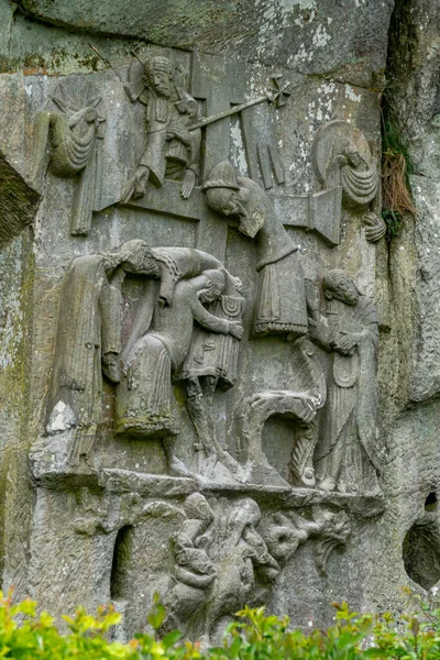 Relevo Rochoso Sobre Externsteine Mostra Descida Cruz Jesus Esculpida Lado — Fotografia de Stock