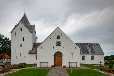 romo, Danimarka, 110-09-2024: St. Clements Kilisesi Danimarka 'nın Romo adasında bir kilise binasıdır. Kilise binası 1200 civarında inşa edildi.