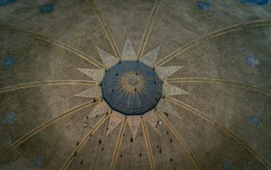 Enschede, Hollanda, 19 Eylül 2024: Enschede 'den Sinagog' un çatısı Batı Avrupa 'nın en büyük ve en güzel çatısıdır.