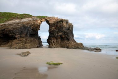 Playa de las Catedrales - Galiçya - İspanya. Kuzey İspanya 'daki ünlü Katedral plajı Ribadeo yakınlarında yer almaktadır.