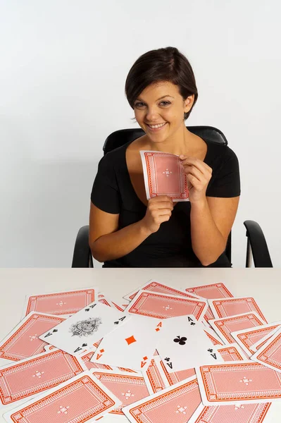 Mid Adult Woman Doing Magic Trick Deck Cards — Stock Photo, Image