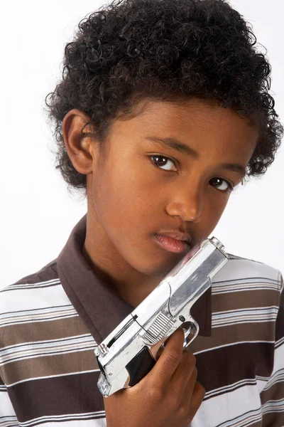 Pojke Med Pistol Vit Bakgrund — Stockfoto