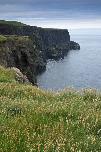 Trail Cliffs Moher Viewed Coastal Village Doolin Republic Ireland — Stock Photo, Image