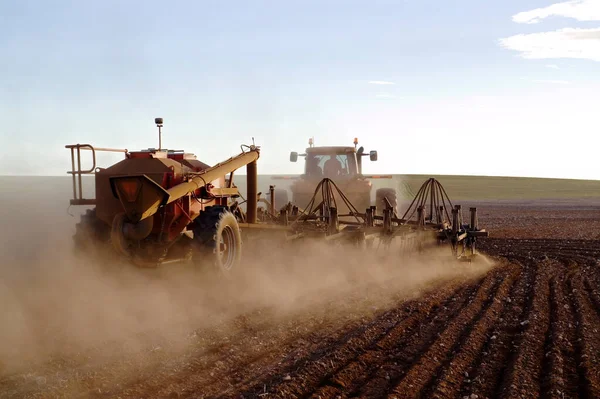Сіяння Пшениці Трактор Pulling Seed Drill Australia — стокове фото