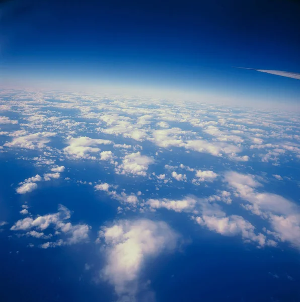 飛行機から見た空と雲 — ストック写真