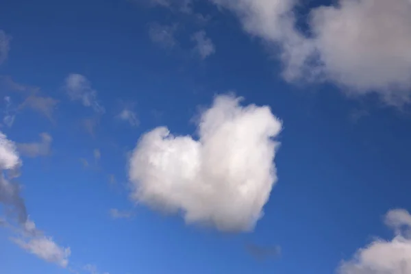 Digital Veränderte Herzförmige Wolke — Stockfoto