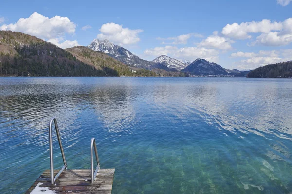 Anlegen Fuschlsee Mit Bergen Hintergrund Vorfrühling Österreich — Stockfoto