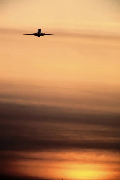 Avion Volant Coucher Soleil — Photo