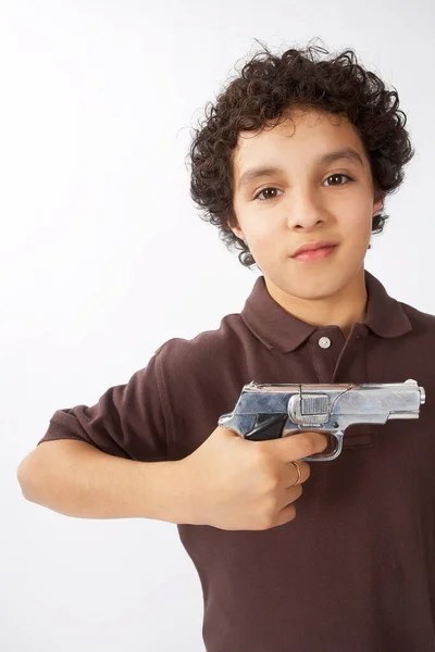 Chlapec Pistolí Bílém Pozadí — Stock fotografie
