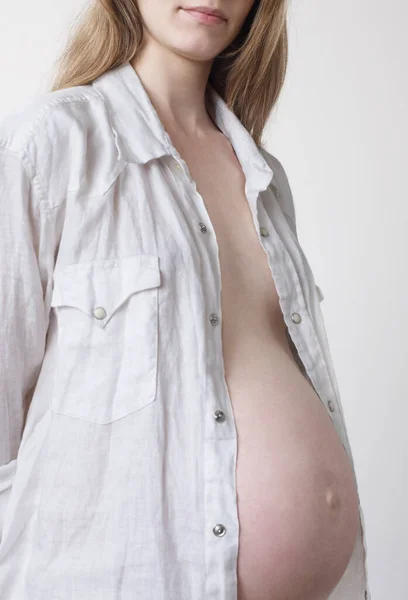 Portret Van Zwangere Vrouw Witte Achtergrond — Stockfoto