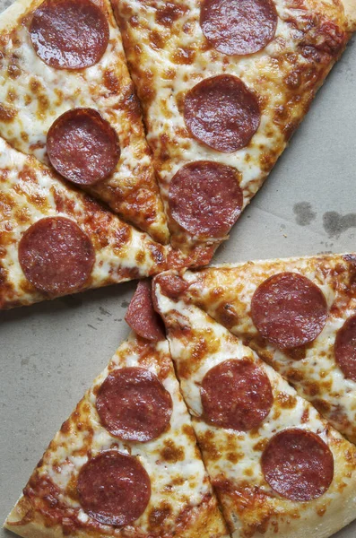 Blick Auf Aufgeschnittene Pepperoni Pizza Schachtel — Stockfoto