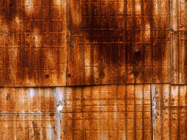 锈蚀的波纹铁墙 — 图库照片