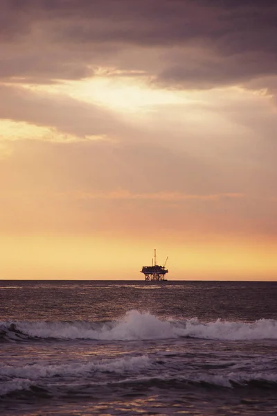 Plataforma Perfuração Petróleo Paisagem Marinha Durante Pôr Sol — Fotografia de Stock