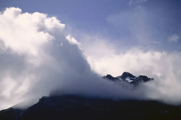 Hermosa Vista Las Montañas Con Nubes South Island Nueva Zelanda —  Fotos de Stock
