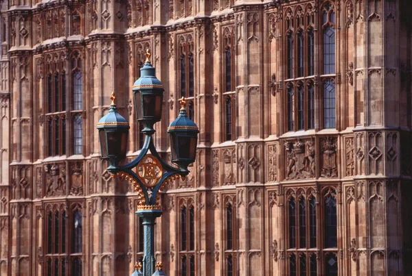 Budynek Parlamentu Lampa Mostowa Westminster Londyn Anglia — Zdjęcie stockowe