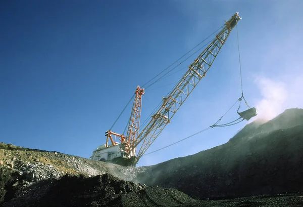 澳大利亚黑煤开采 拉线清除覆盖层 — 图库照片