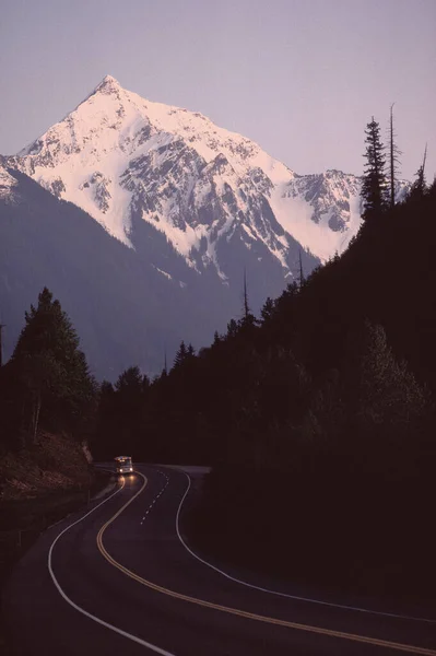Ciężarówka Autostradzie Trans Canada Pobliżu Mount Cheam Nadzieja Kolumbia Brytyjska — Zdjęcie stockowe