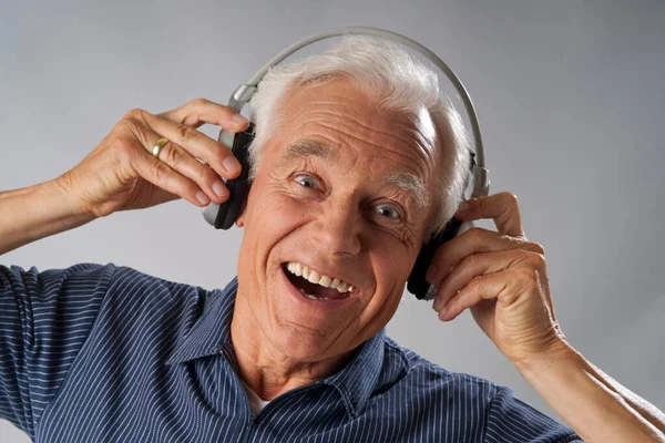 Hombre Escuchando Música — Foto de Stock