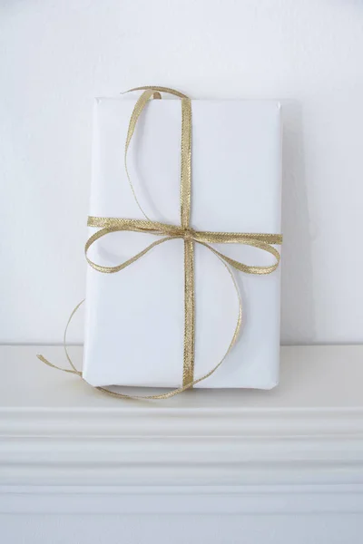 Boîte Cadeau Sur Fond Blanc — Photo