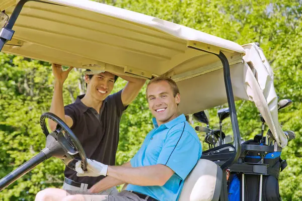 Hombres Sonrientes Carrito Golf —  Fotos de Stock