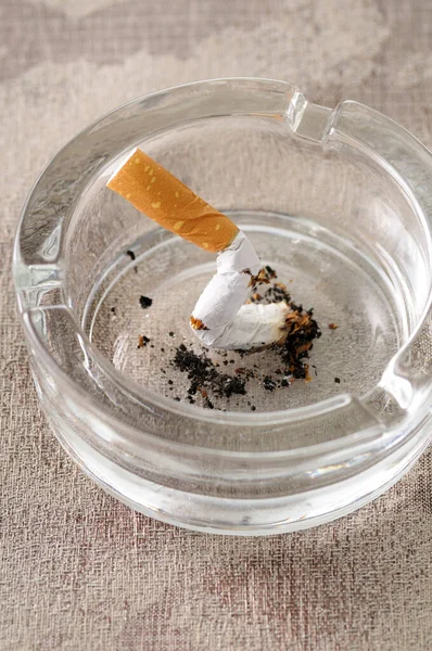 Nahaufnahme Einer Kaputten Zigarette Aschenbecher — Stockfoto