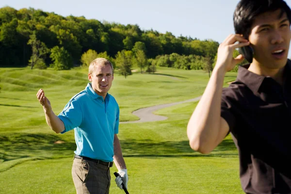 Homens Jogando Golfe Campo Golfe — Fotografia de Stock