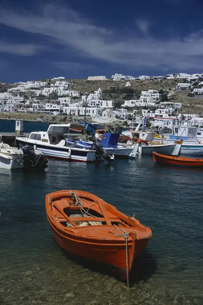 希腊Mykonos港的渔船 — 图库照片