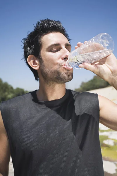 Man Drinking Bottled Water Daytime — Stock Photo, Image
