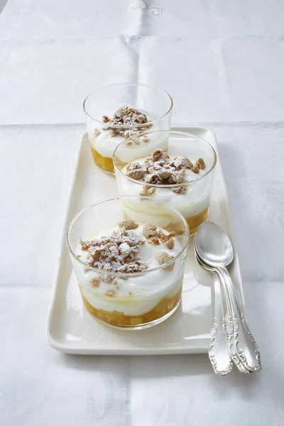 マンゴーとホイップクリームのデザート — ストック写真