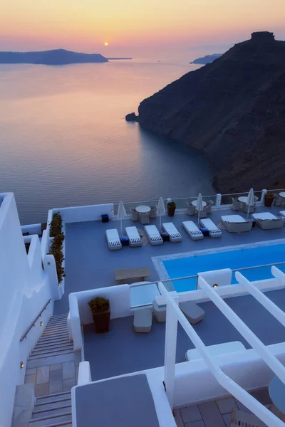 Дивлячись Hotel Swimming Pool Sunset Firostefani Santorini Cyclades Greek Islands — стокове фото