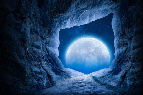 Salida Cueva Vista Escena Nocturna Luna Llena Noche Estrellada —  Fotos de Stock