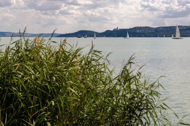 Balatonfured sahilinden Tihany manzarası