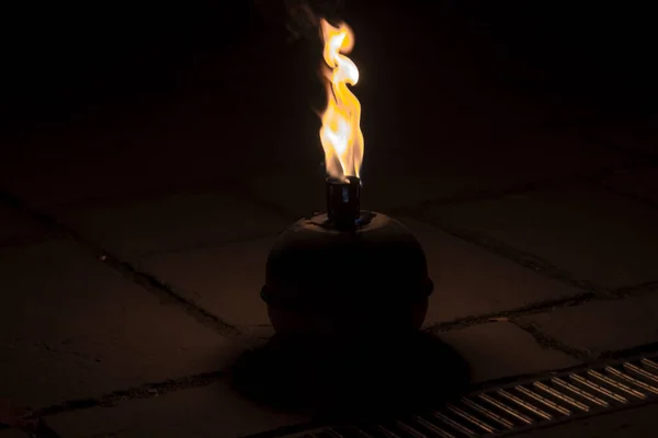 Świecznik Kształcie Kuli Ogniem Ziemi — Zdjęcie stockowe