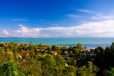 Macaristan, Balatonkenese 'deki Soos tepesinden Balaton Gölü manzarası