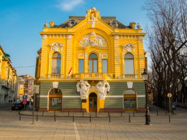 SUBOTICA, SERBIA - Mart 04, 2023: Subotica 'nın merkezindeki kütüphane