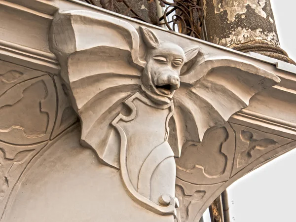 Escultura Morcego Tipo Porco Engraçado Uma Casa Velha Subotica — Fotografia de Stock
