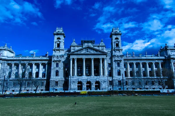 布达佩斯市中心的司法宫 — 图库照片