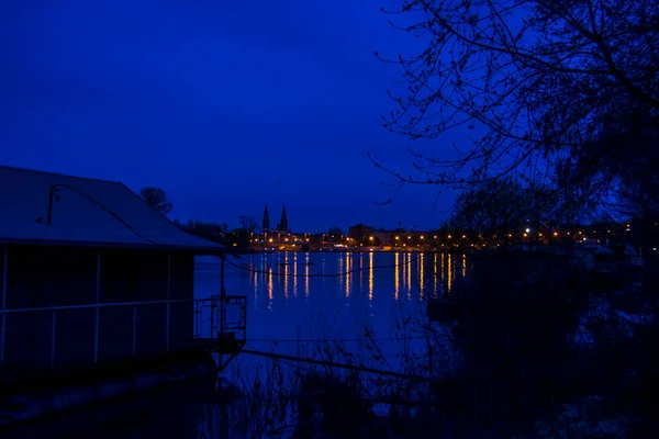 Boot Auf Der Theiß Szeged Bei Nacht — Stockfoto
