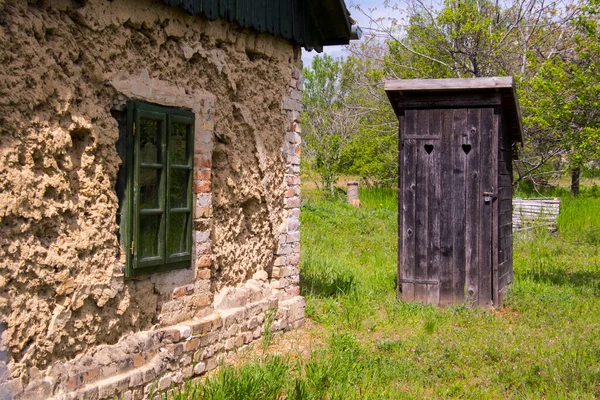 Stary Dom Winnicy Monor Węgry Drewnianą Toaletą Zewnątrz — Zdjęcie stockowe