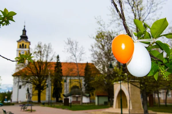 Kostel Štěpána Maďarska Kisteleku Stromovými Velikonočními Vejci — Stock fotografie