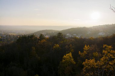 Kasım ayında Budapeşte yakınlarındaki Macaristan 'da Şeytan Tepesi' nden Panorama manzarası