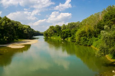 Racalmas 'taki Tuna Nehri' nin durgun suları