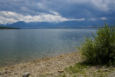 Liptovska Mara - Slovakya 'daki Tatra Dağı bölgesinde Liptovsky Gölü Mikulas