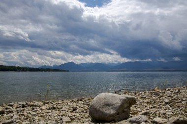 Liptovska Mara - Slovakya 'daki Tatra Dağı bölgesinde Liptovsky Gölü Mikulas