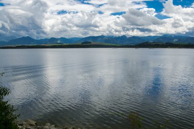Liptovska Mara - Slovakya 'daki Tatra Dağı bölgesinde Liptovsky Gölü Mikulas