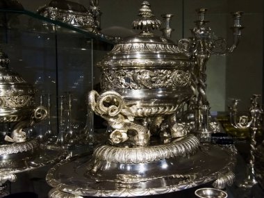 Eissenstad, AUSTRIA - 7 Ağustos. 2023: Eisenstadt 'taki Esterhazy Sarayı' ndaki gümüş tabaklar veya Avusturya 'daki Kismarton