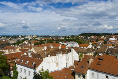 Eski Sopron şehrindeki Ortaçağ yangın kulesinden şehrin panorama manzarası