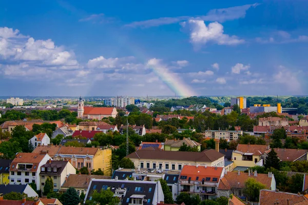 Su kulesinden Szeged şehrinin üzerinde gökkuşağı