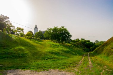 Macaristan, Tiszaalpar 'daki Eski Castle Hill.